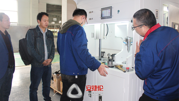 重庆汽车减震器衬套客户验收设备—自动缩径机带检测功能