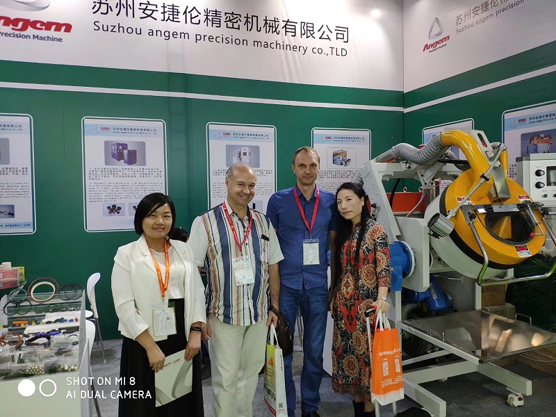 安捷伦自动滚喷机惊艳亮相中国国际橡胶展