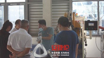 上海汽车轮毂客户到访参观28工位喷胶机和R55滚喷机
