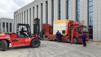 为安徽汽车零部件客户顺利交付一台自动喷胶机