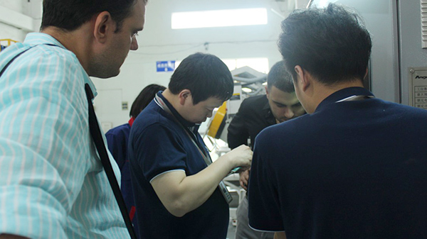 泰国客户成功投入使用安捷伦衬套自动缩径机设备
