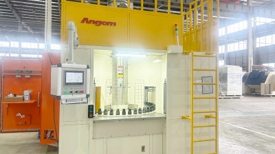 适配多规格+精准喷涂！减震器骨架喷胶机验收通过