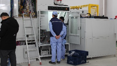 东海橡塑到访安捷伦新工厂参观及考察链式自动滚胶机