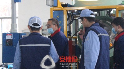 东海橡塑验收自动滚喷机，门面担当又为安捷伦完成一单！